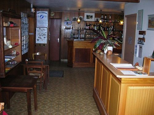 Hotel Chastrusse Nadaillac-de-Rouge ภายนอก รูปภาพ